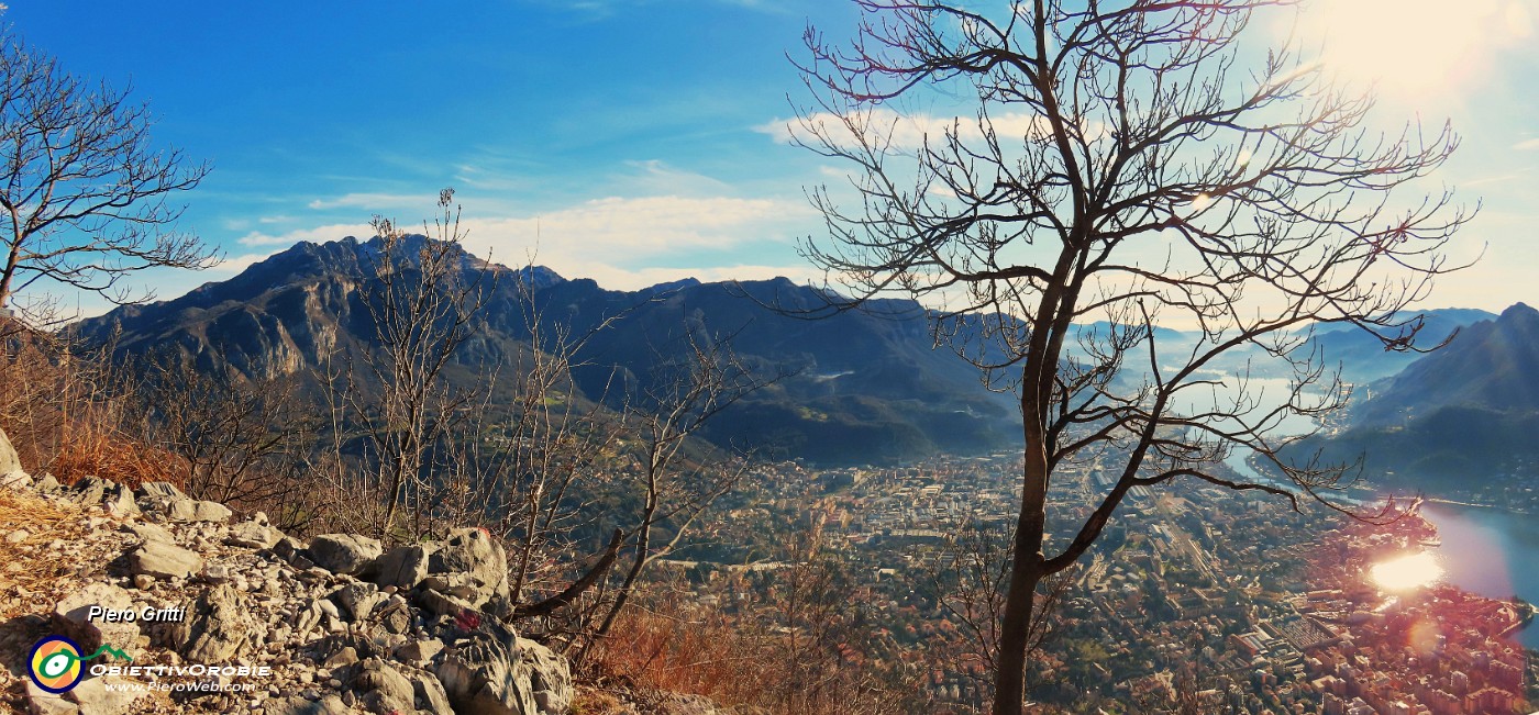 35 Dal Sentiero Silvia bella vista a picco su Lecco, i suoi laghi, i suoi monti.jpg